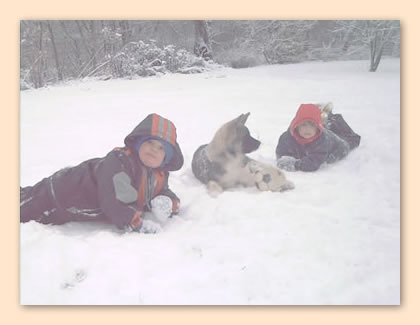 mit Kindern im Schnee