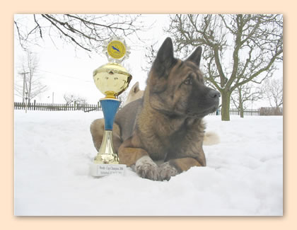 Jane mit Pokal